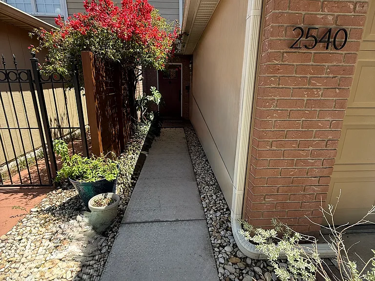2540 W Tennessee Ave — Photo 1