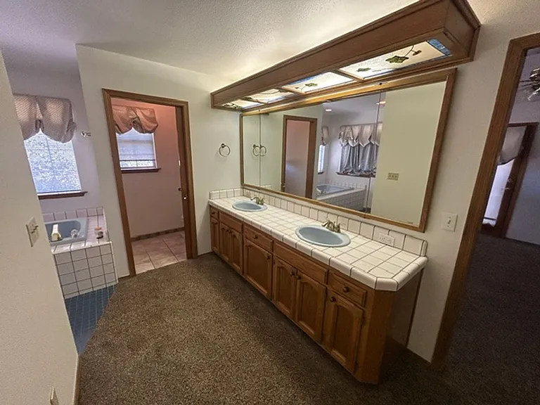 5730 W Laura Ct — Photo 33