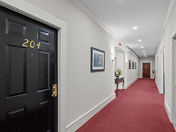 5th image of 2068 Walton Way APT 204