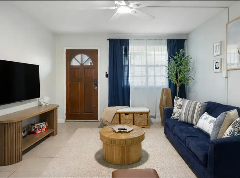208 12th Ave N #1 — Photo 1