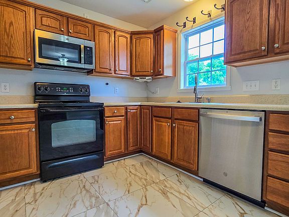 2nd image of 432 Mallard View Ln