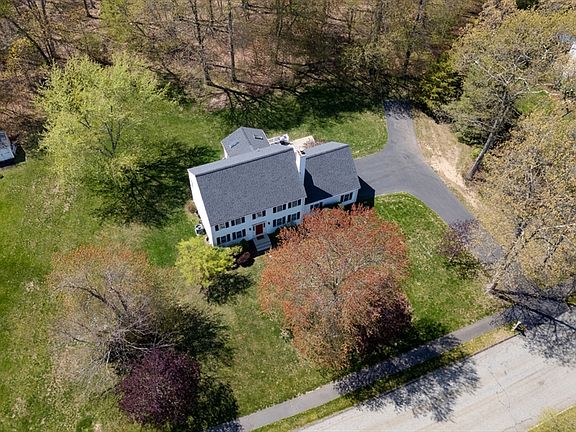 5th image of 10 Cooper Dr