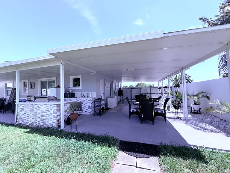 9235 SW 41st St — Photo 61