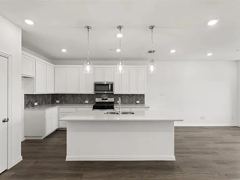 2207 Adena Springs Dr — Photo 14
