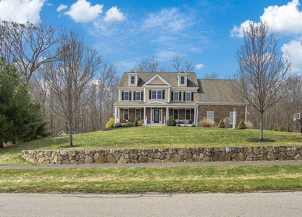 1st image of 20 Hunters Ridge Way