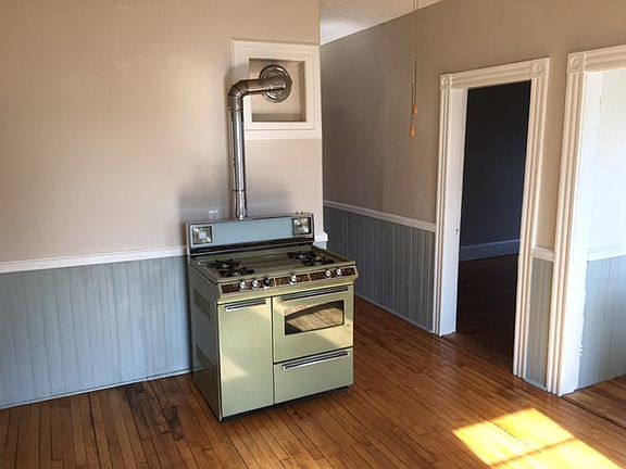 gas stove heats the entire apartment - incredibly efficient!