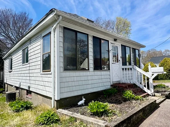 15 Brewster Rd, Weymouth, MA 02191