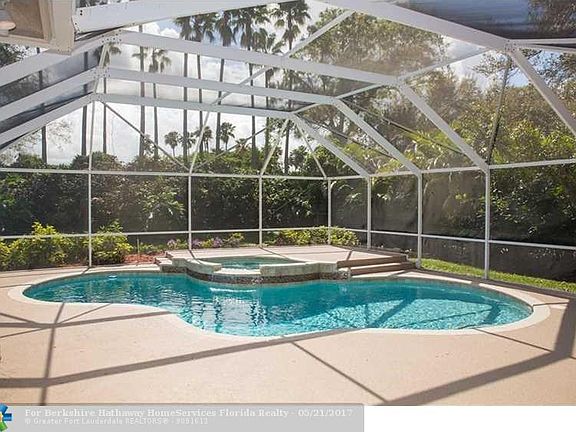 4th image of 6470 NW 98th Ln