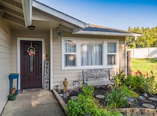 695 4th St, Smith River, CA 95567