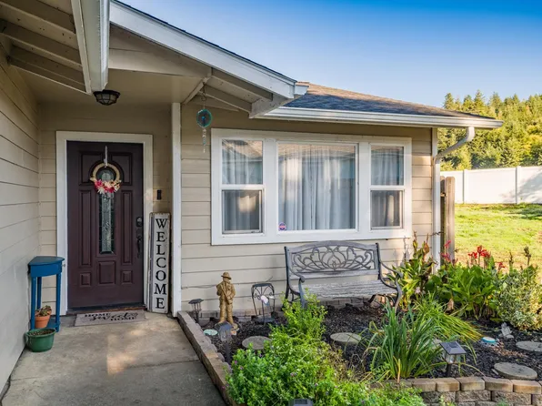 695 4th St, Smith River, CA 95567