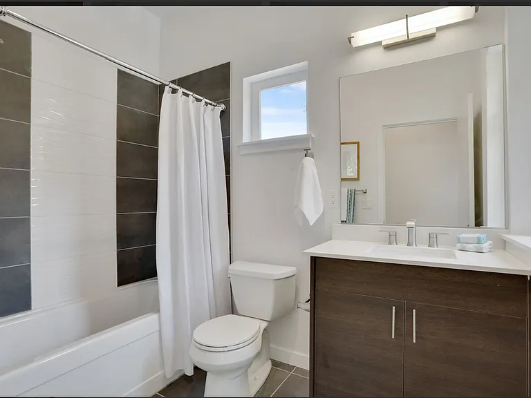 Silverlake Townhomes — Photo 14