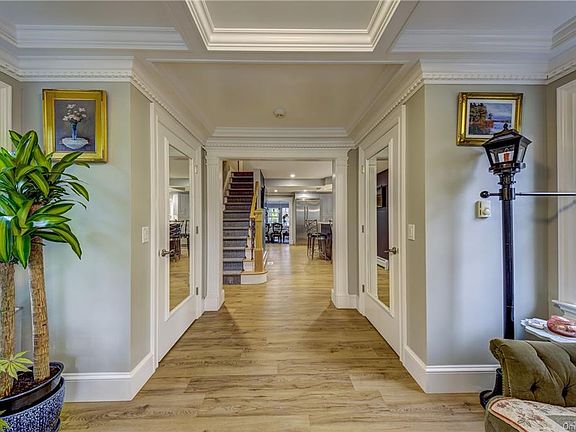 5th image of 18 Phillips Dr