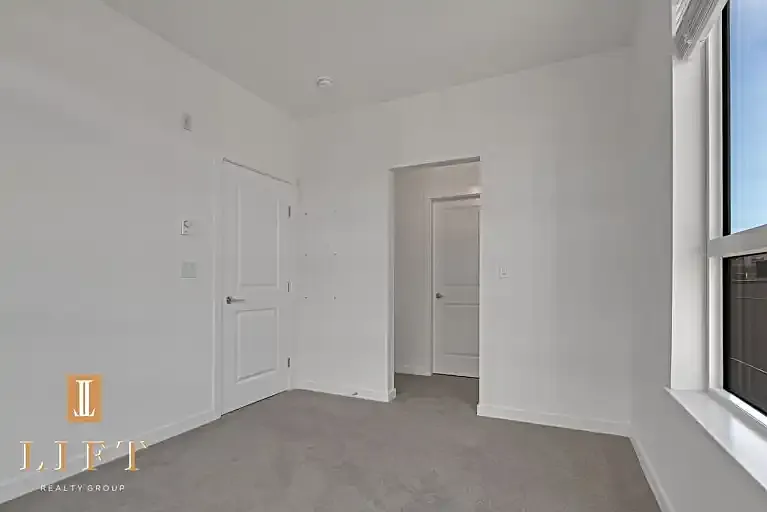 15735 85th Ave #507 — Photo 10