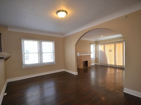3rd image of 2045 W 83rd St