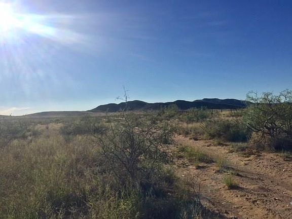5th image of 17560 Curley Ave