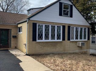 22 Woodlawn Ave, Willow Grove, PA 19090