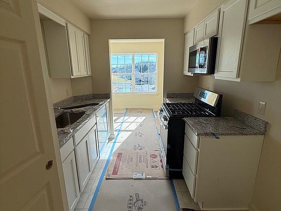 5th image of 820 Wembley Dr #2C