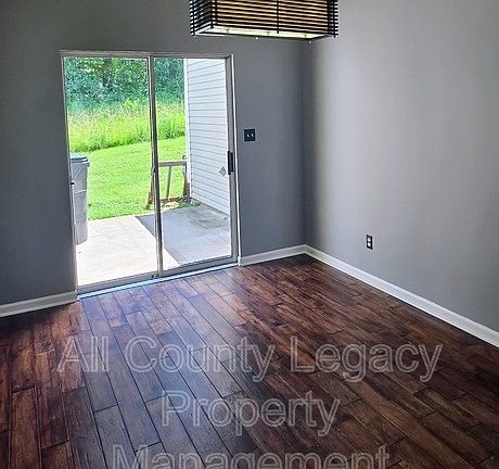 3rd image of 908 Tree Creek Blvd