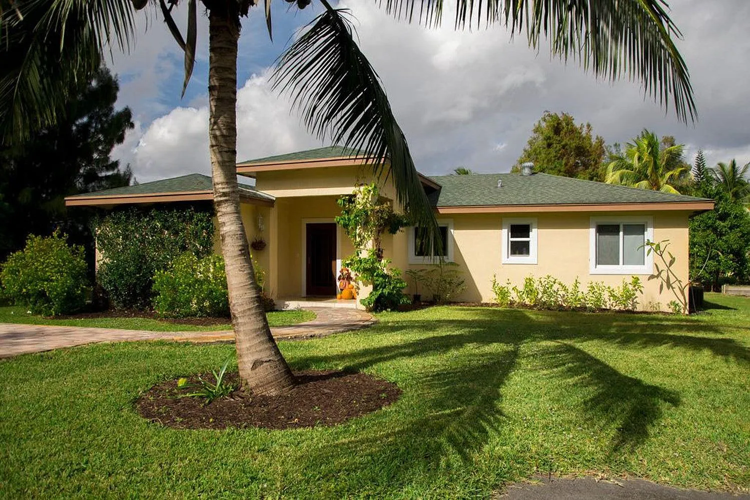 3 bed, 1576 sqft, $3,500 — Photo 1