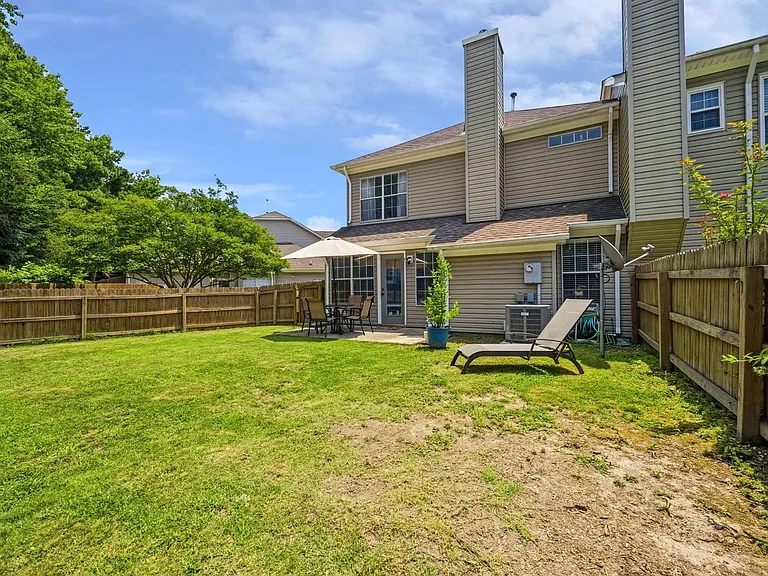 1928 Abbotsbury Way — Photo 31