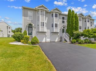 8236 Boatwatch Dr, Baldwinsville, NY 13027