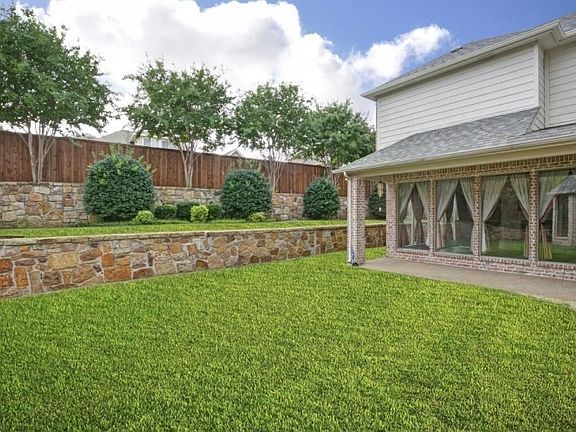 3rd image of 5037 Lorraine Dr