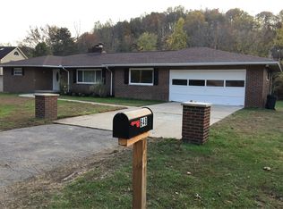 648 Cross Lanes Dr, Nitro, WV 25143