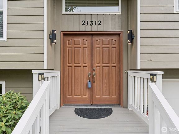 3rd image of 21312 NE 60th Place