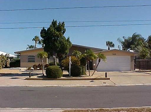 3rd image of 2040 Dolphin Blvd S