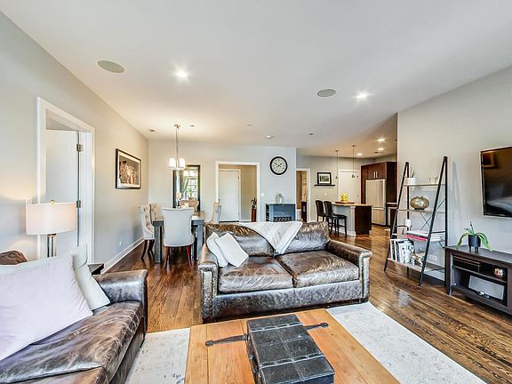 4th image of 3844 N Ashland Ave Unit 35