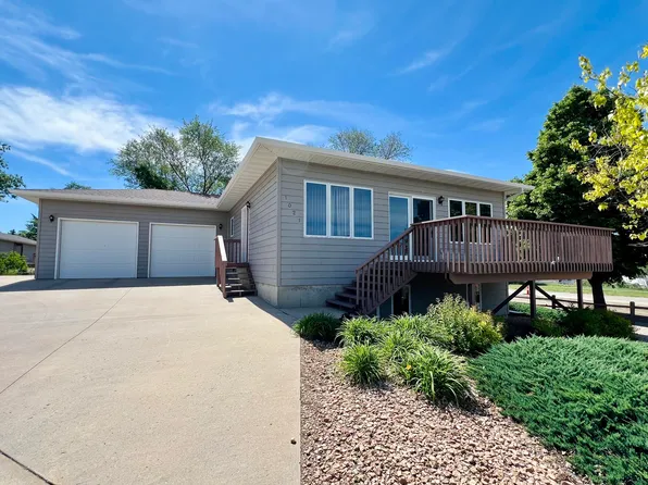 1021 W Elizabeth St, Pierre, SD 57501