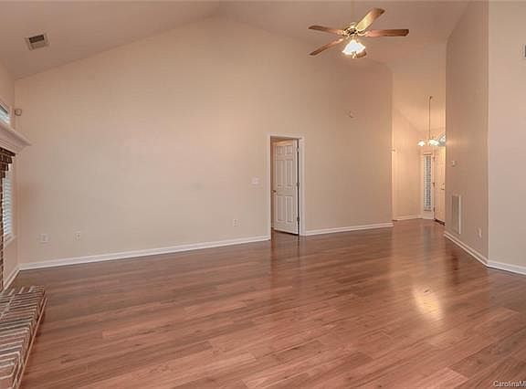5th image of 118 Bald Cypress Ln