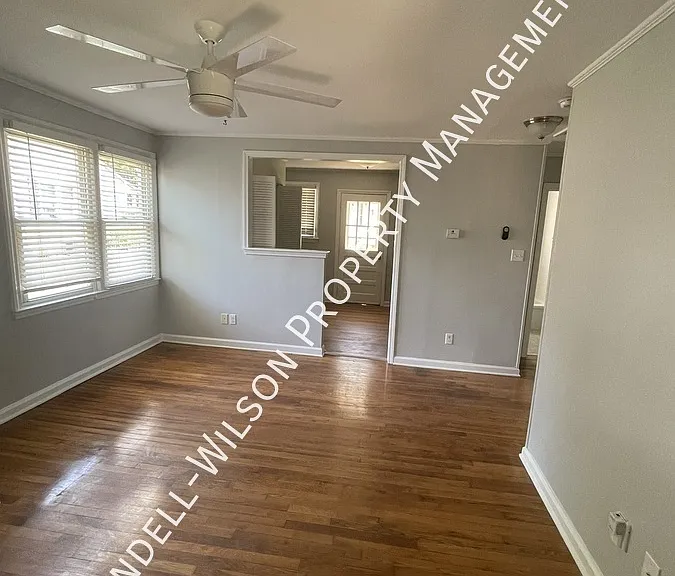 2224 Bernard St — Photo 2