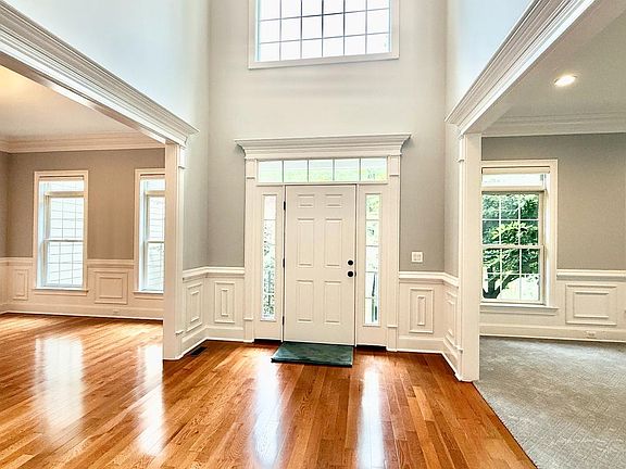 3rd image of 28 Beech Hill Cir
