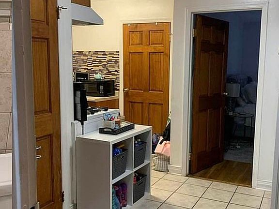 3rd image of 3282 34th St #1