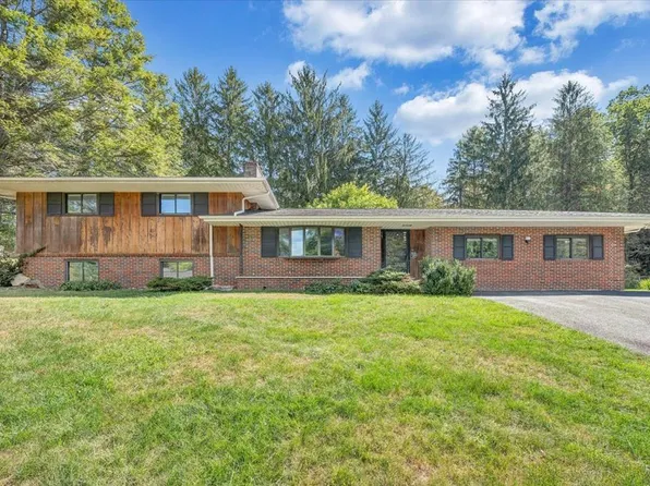 439 Beagle Club Rd, Jumping Branch, WV 25969