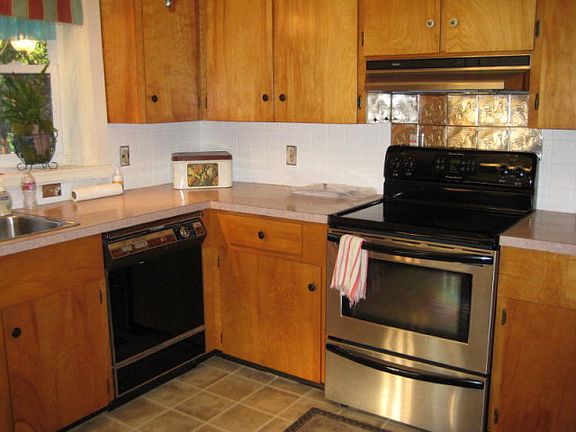3rd image of 1404 E 8th St