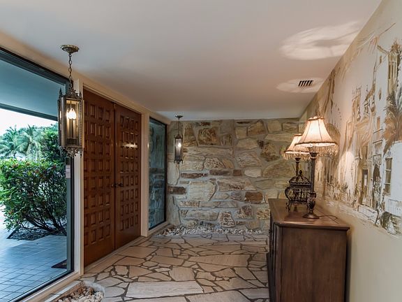 2nd image of 2615 McGregor Blvd