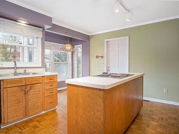 2nd image of 80 Belpre Pl E