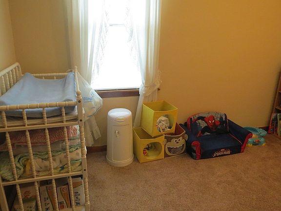 4th image of 928 Bourland Ave