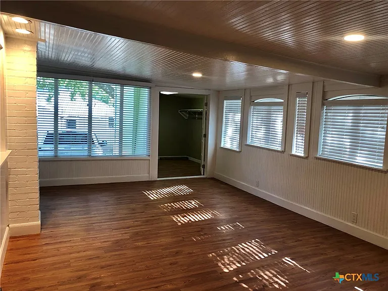 414 W San Antonio St — Photo 17