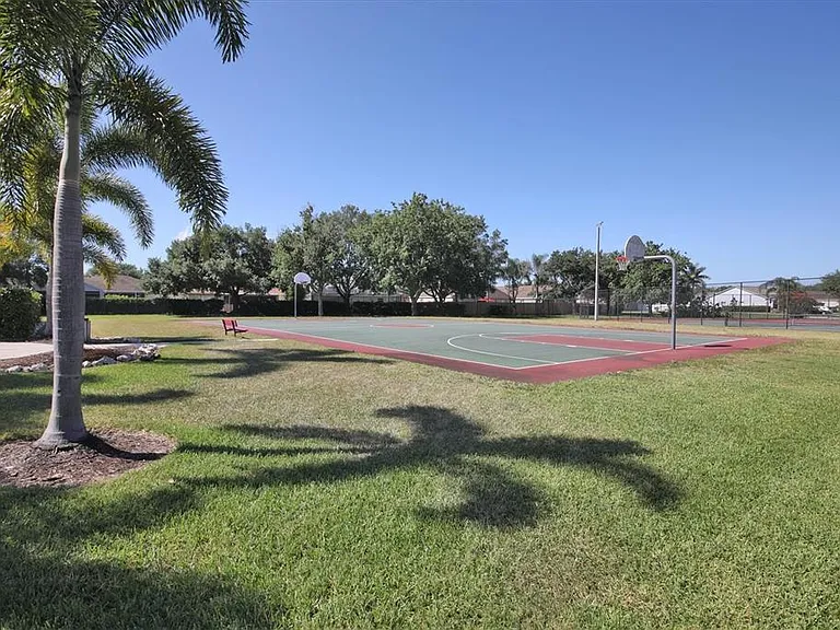 4617 Egmont Dr — Photo 58