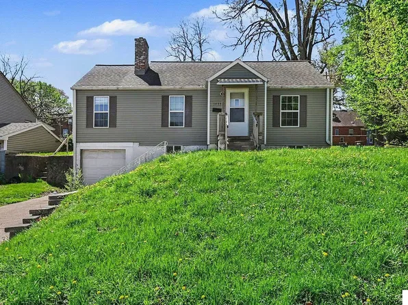2777 Martin Ave, Omaha, NE 68112