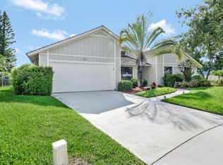 22 Oak Ridge Ln, Tequesta, FL 33469