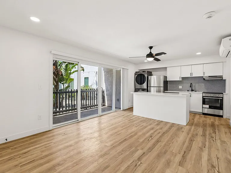 The Crest |NEWLY Renovated Studios, Lofts, 1, 2 & 3 Bedroom Homes Near the Beach — Photo 102