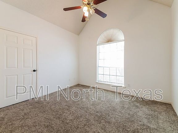 5th image of 8821 Holly St