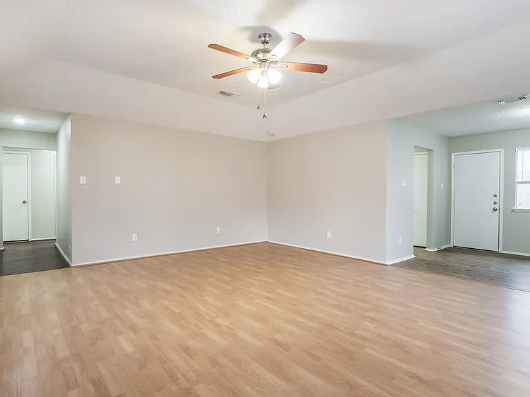 4306 Owens Creek Ln — Photo 4