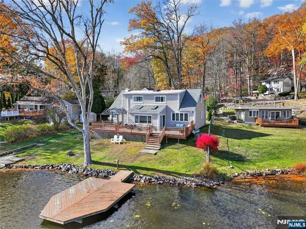 47 E Shore Trl, Stockholm, NJ 07460