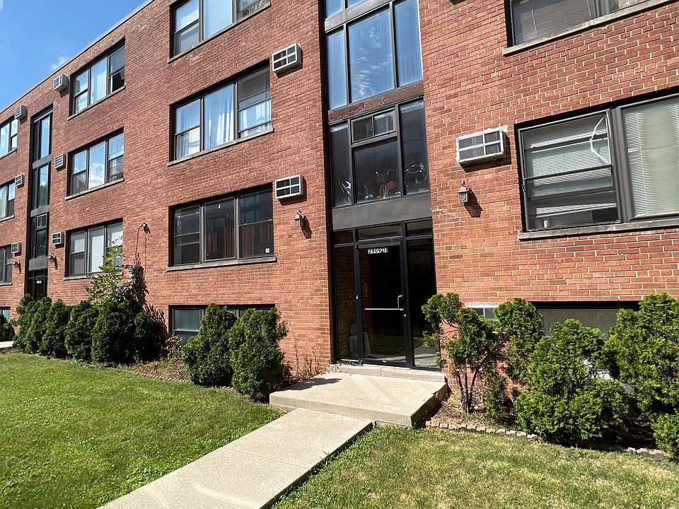 1st image of 2909 W Summerdale Ave #G
