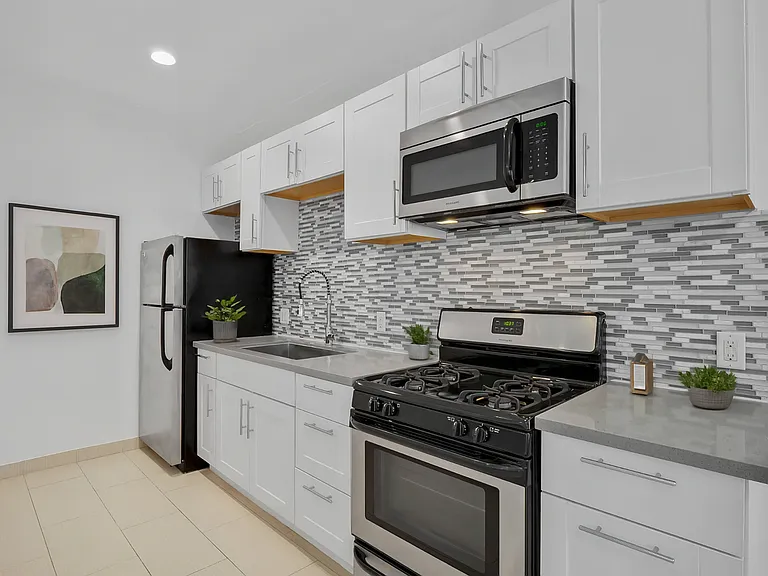 4 WEEKS FREE ON A 13 MONTH LEASE — Photo 20